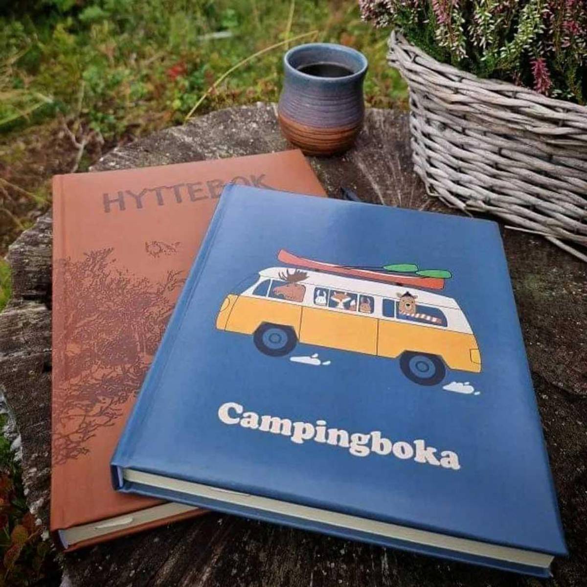 Campingboka, mørk blå - NorwegianShop24
